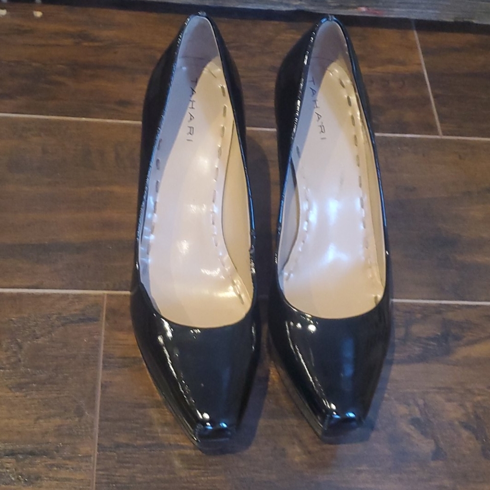 Tahari shoes